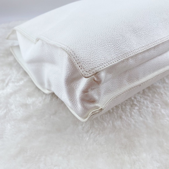 Sale!❤️Chanel Vintage Caviar Wood Handle Tote - Picture 14 of 16